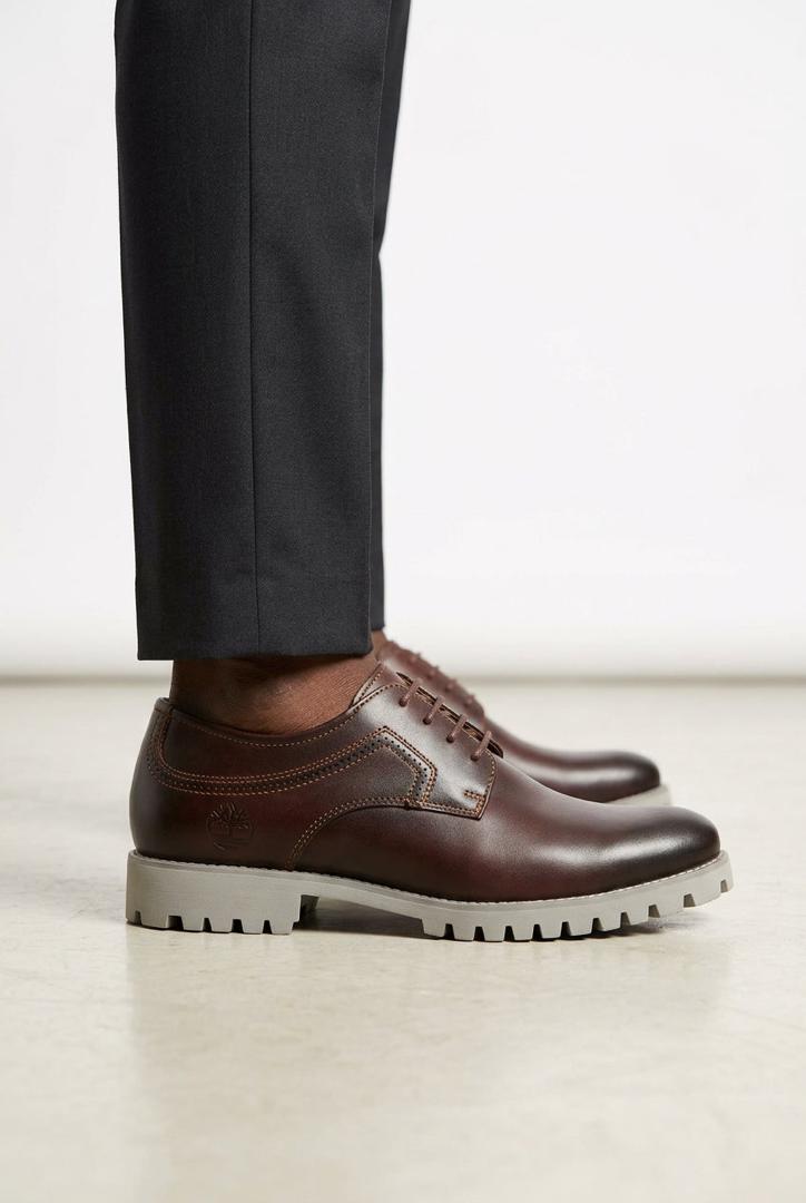 Brown leather derby/oxford-style dress shoes