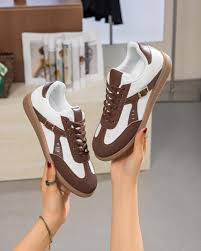 women's retro-style fashion sneakers