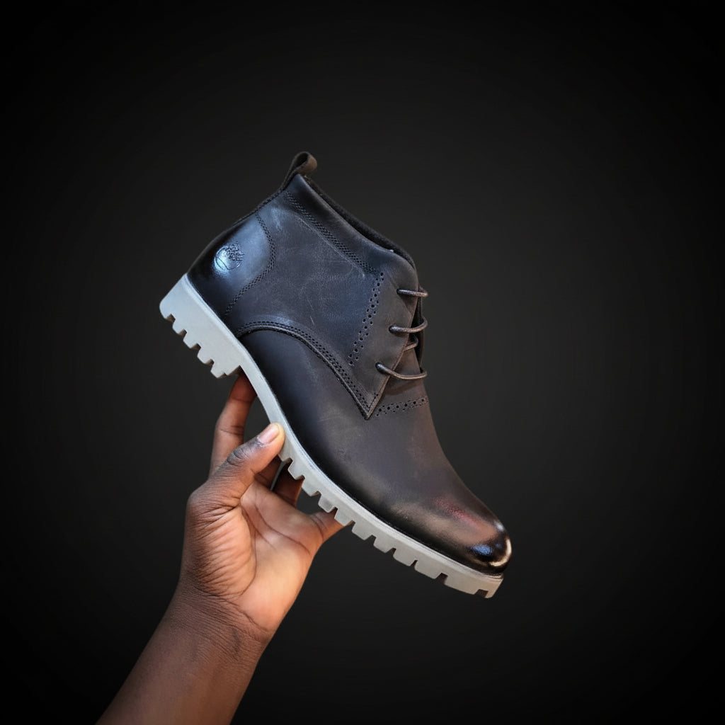 Men's casual chukka or oxford-style ankle boot