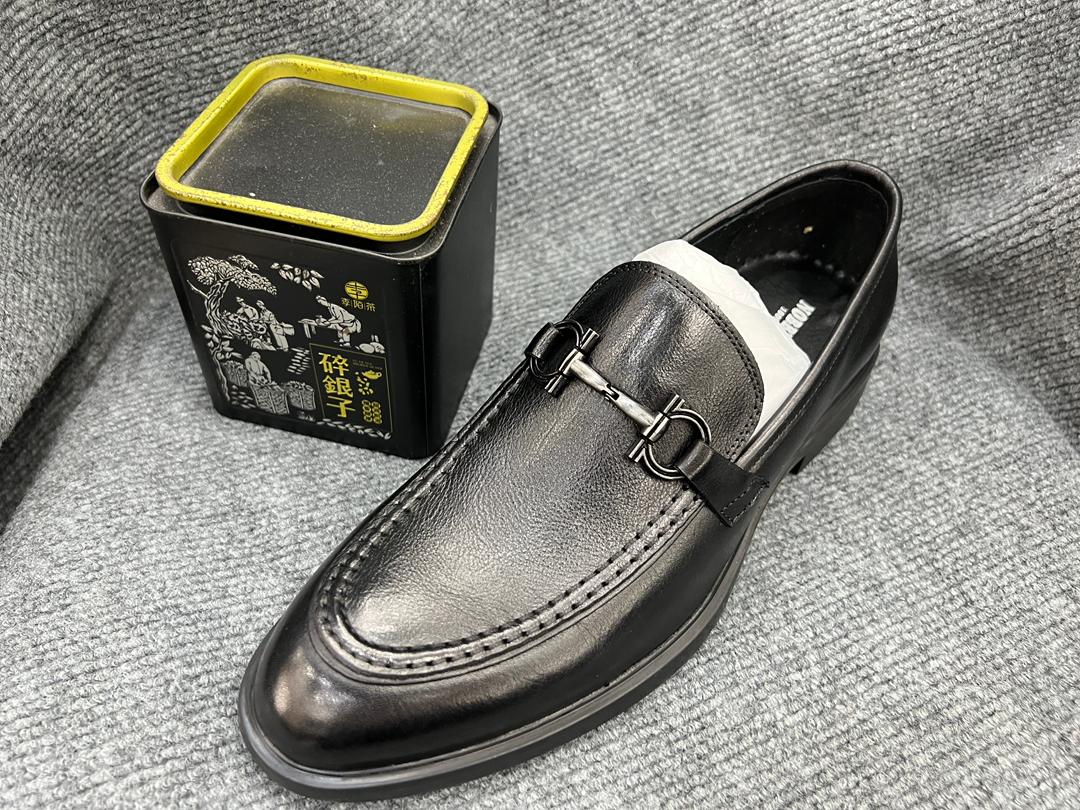 Black leather dress loafer
