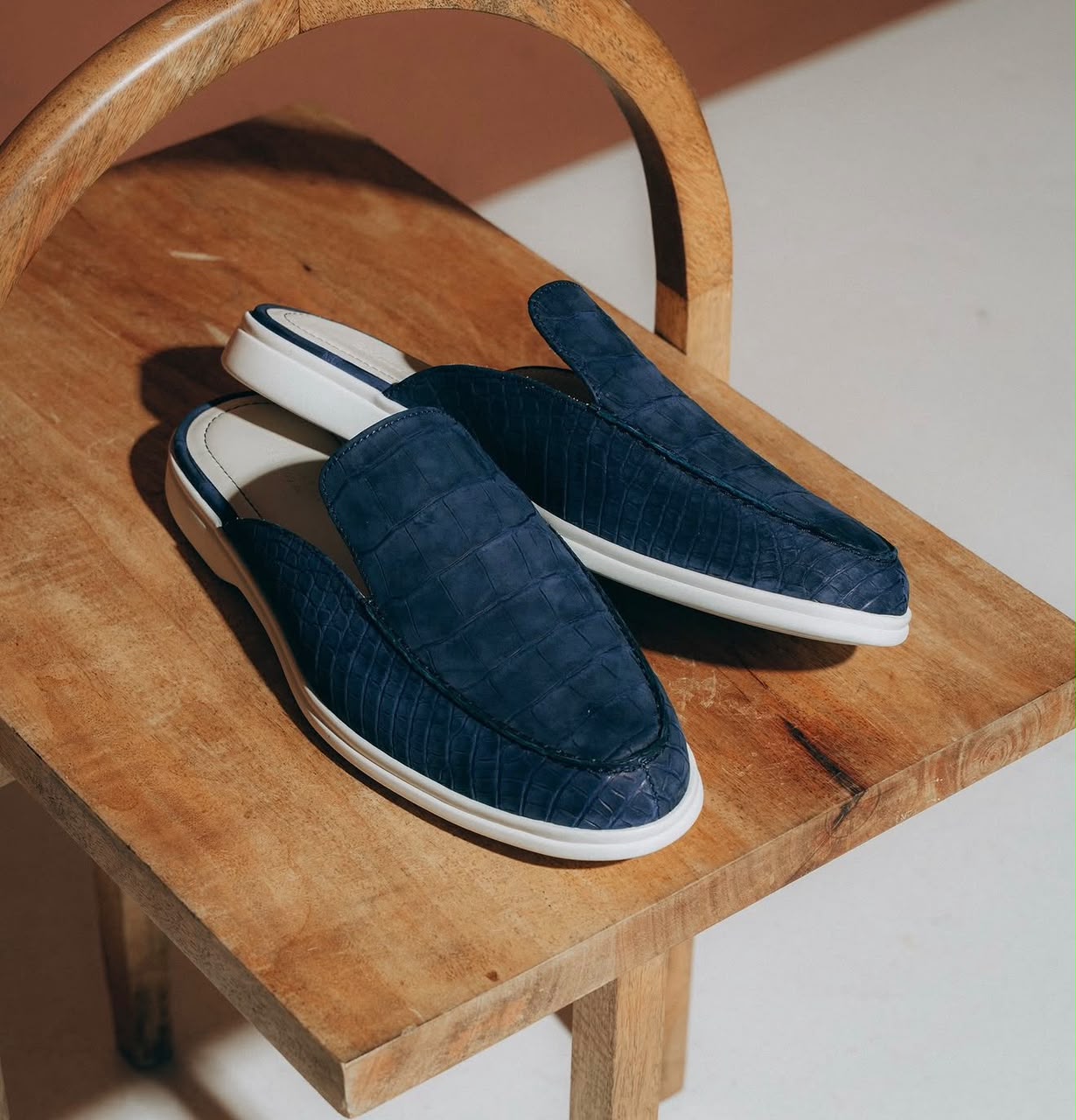Navy blue embossed-texture loafer mules