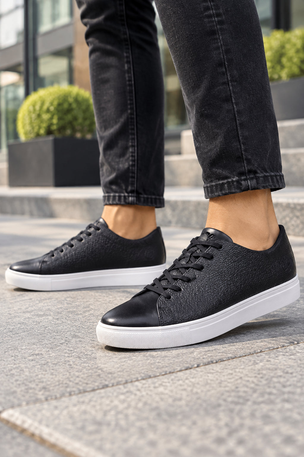 Black, low-top casual leather sneakers