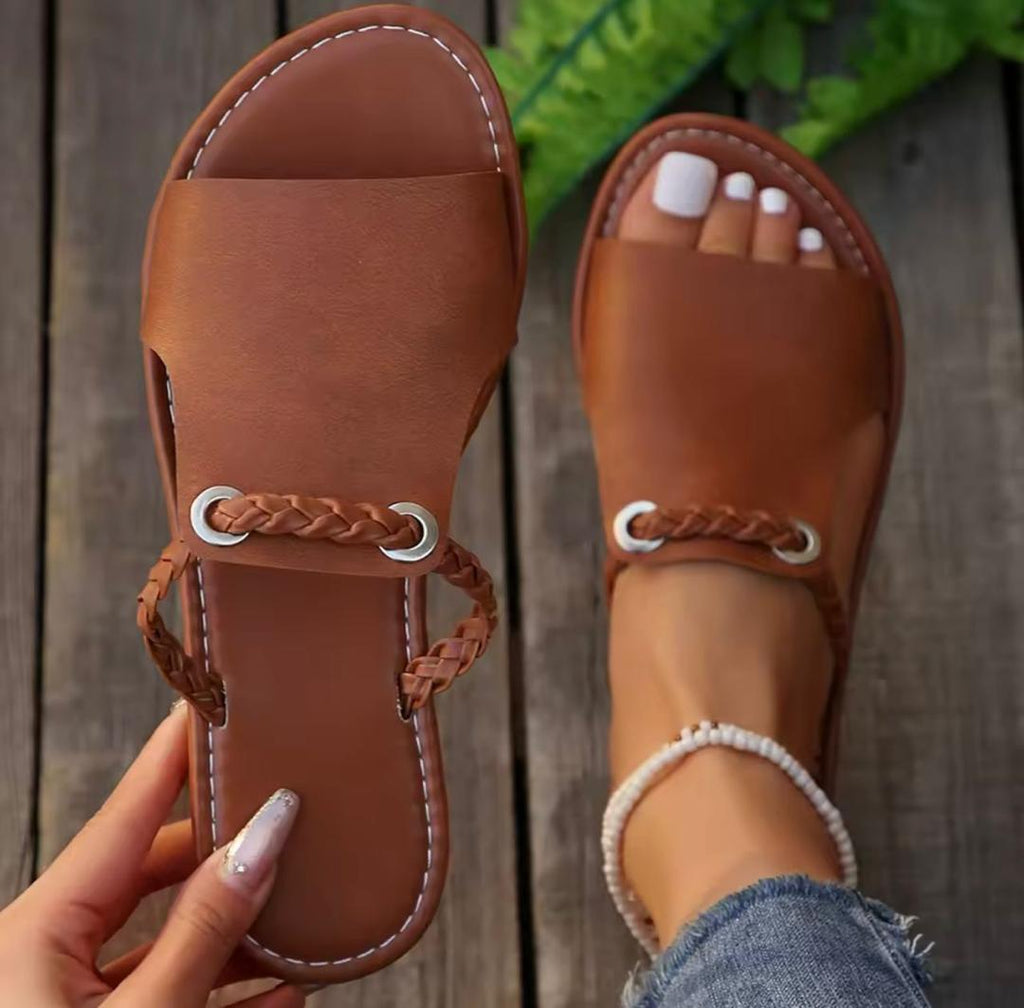 Women's flat slip-on sandals