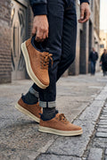 Brown low-top casual sneakers
