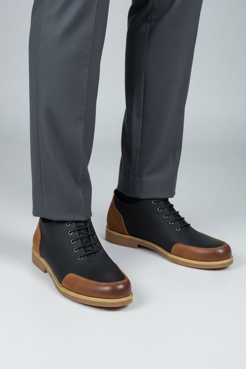 Black casual lace-up leather shoe