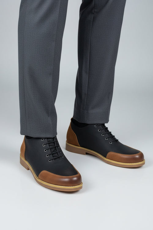 Black casual lace-up leather shoe