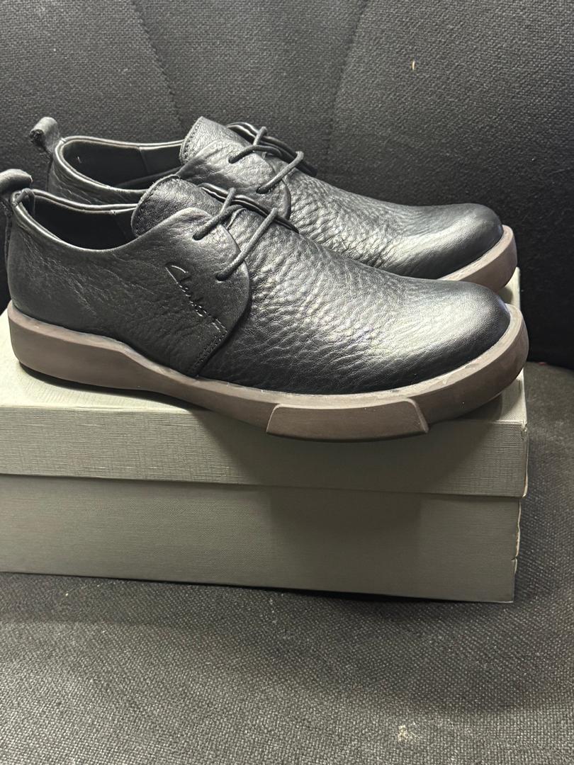 Black tumbled leather Clarks casual lace-up shoes