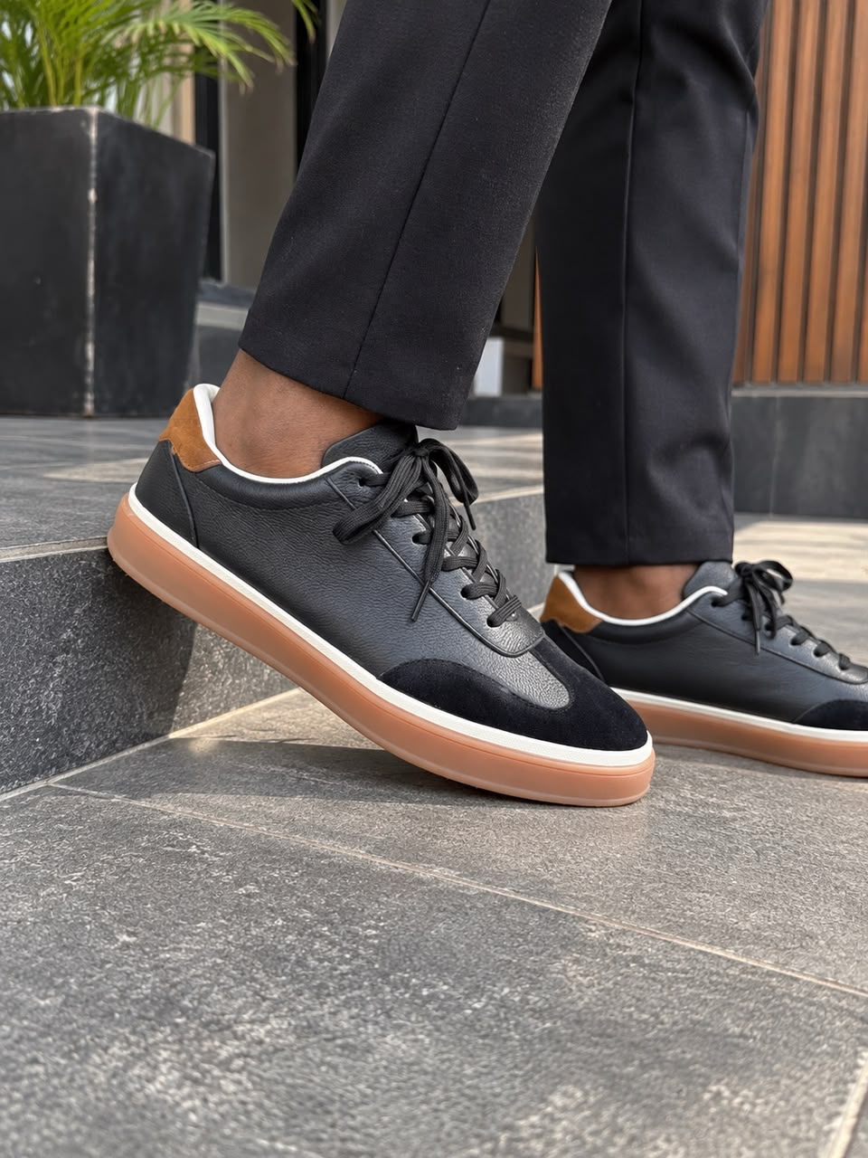 Black leather and suede low-top casual sneakers