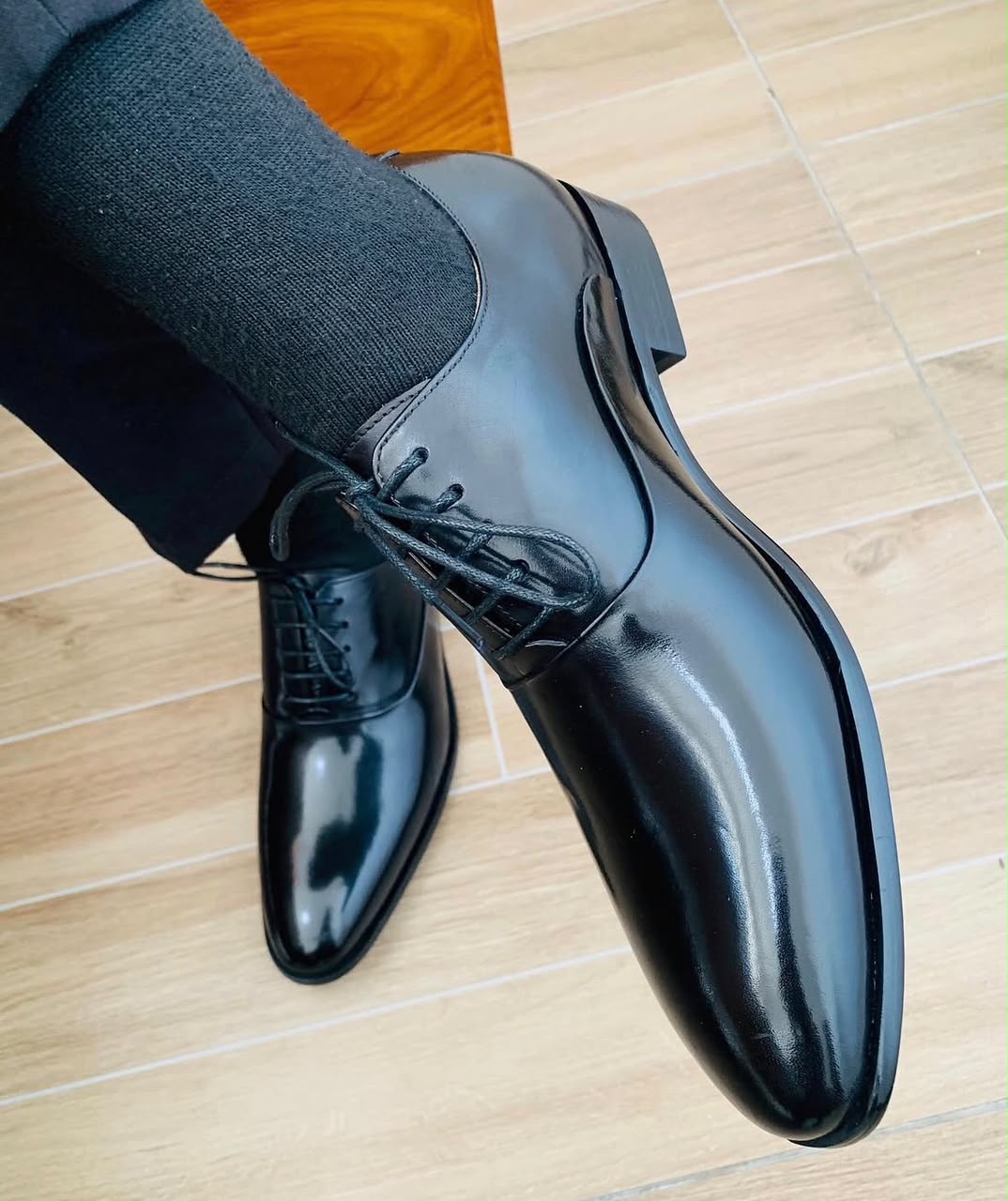 Glossy black patent leather oxford dress shoes
