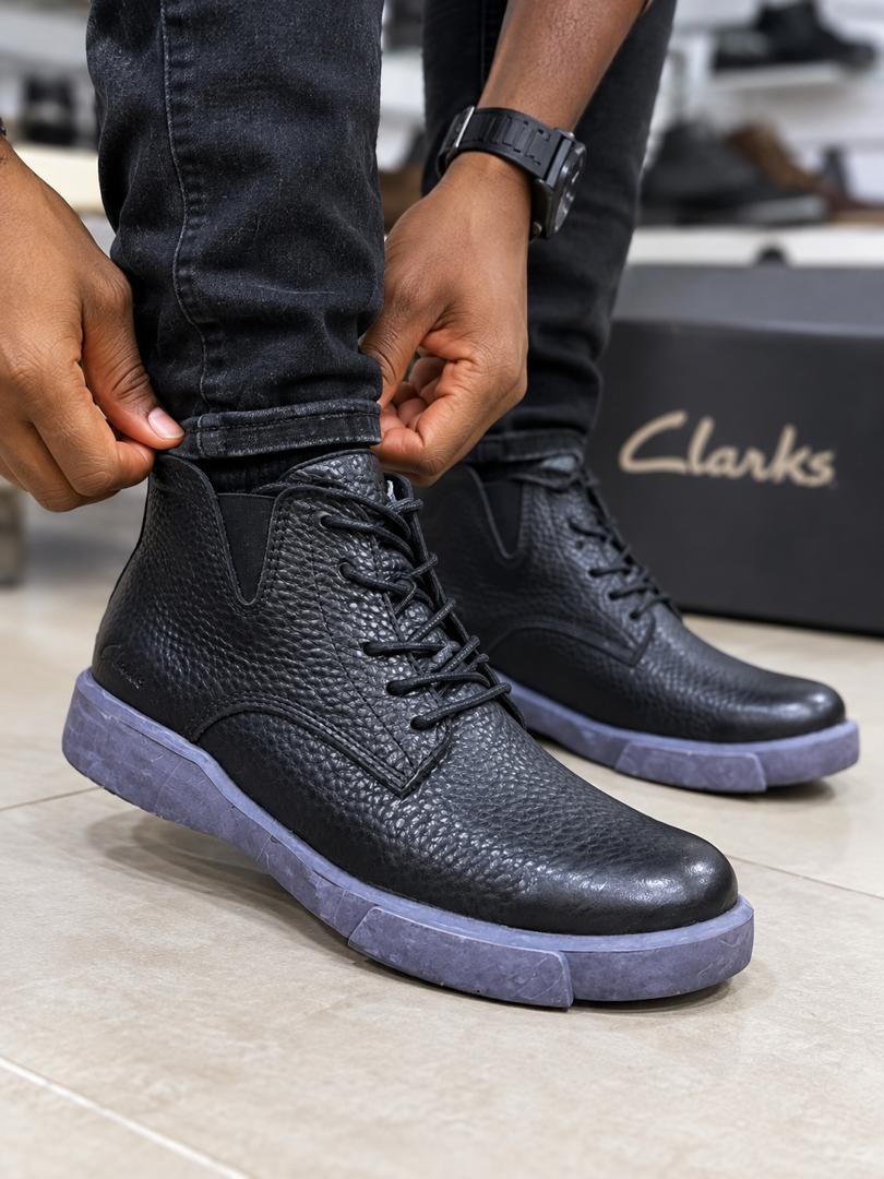 Black tumbled leather casual ankle boot