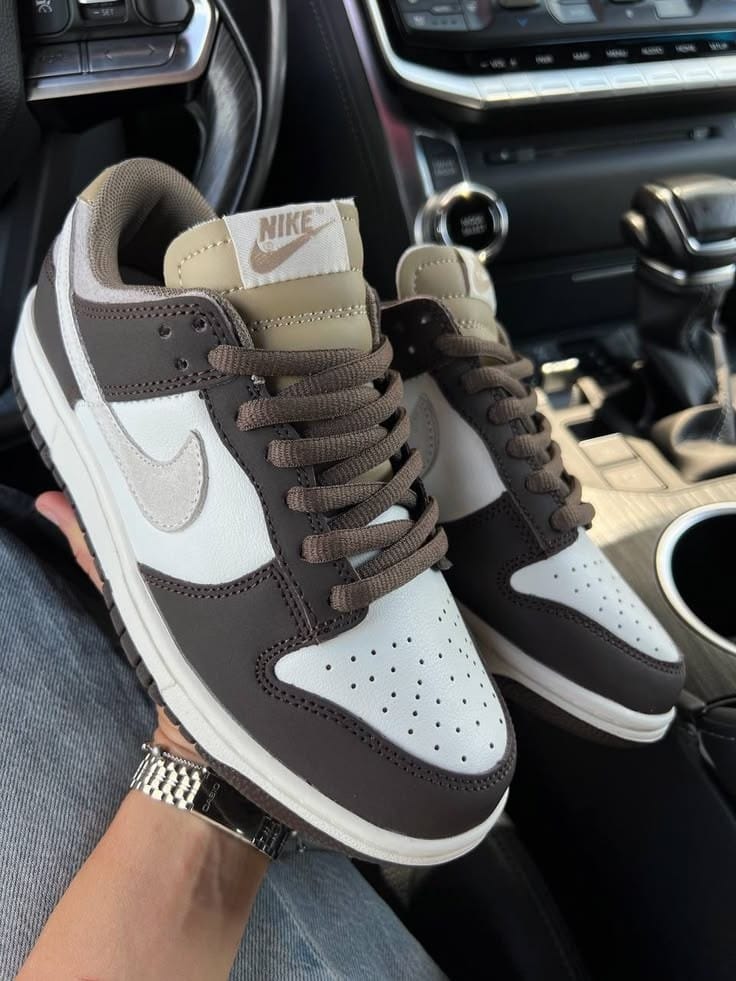 Nike Dunk Low sneakers