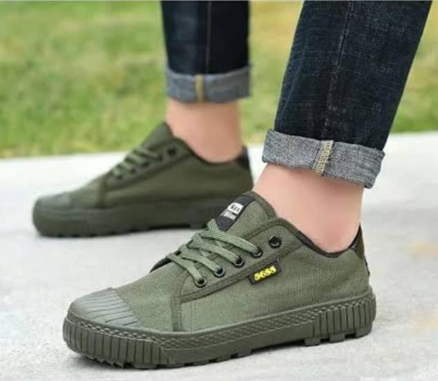 Olive green, low-top canvas tactical training sneaker