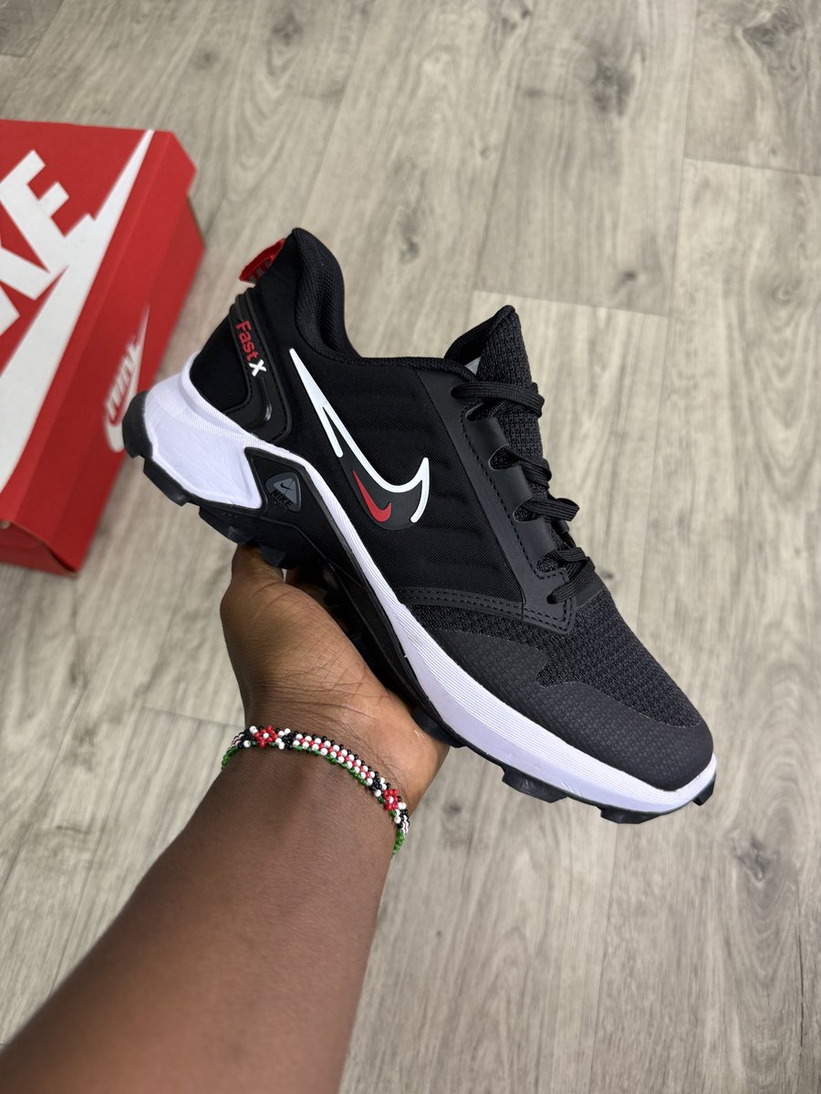 Nike Fast X White and black