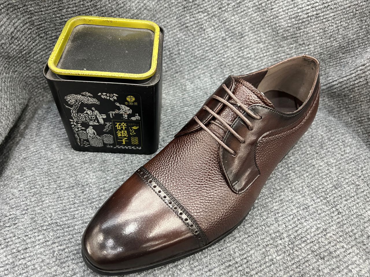 Brown textured leather cap-toe Oxford dress shoes