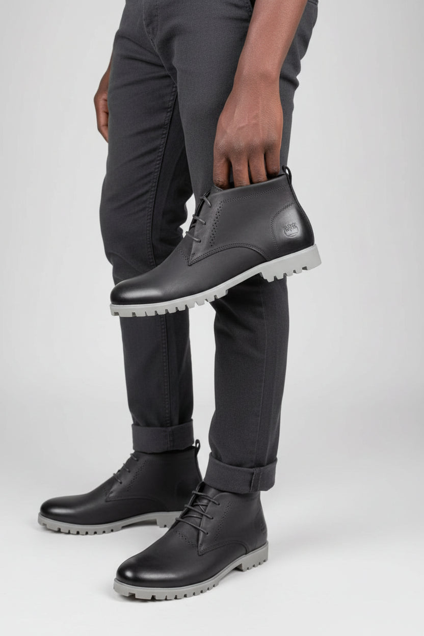 Men's casual chukka or oxford-style ankle boot