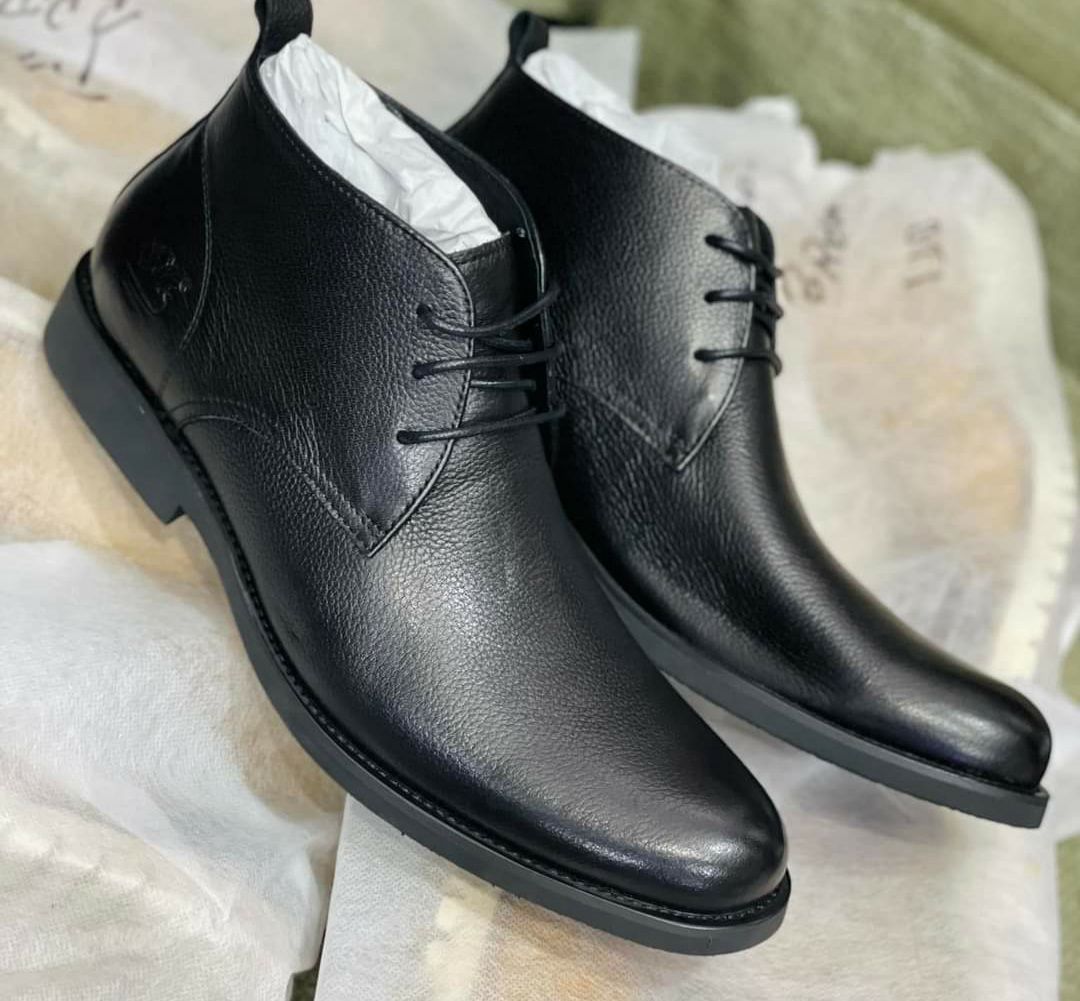 Black textured leather men's chukka/ankle boots