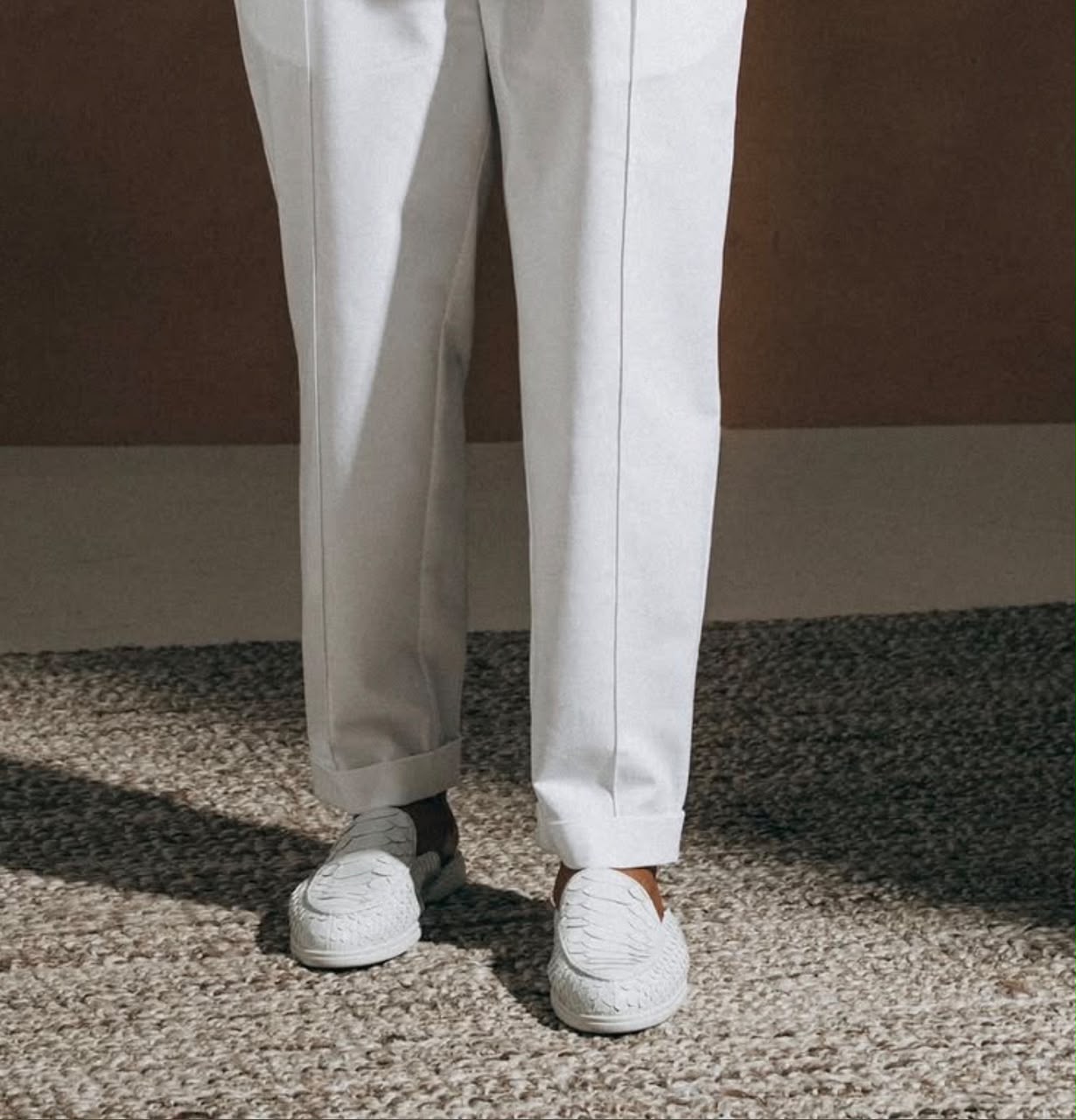 Luxury cream-white crocodile-embossed leather backless loafer mules